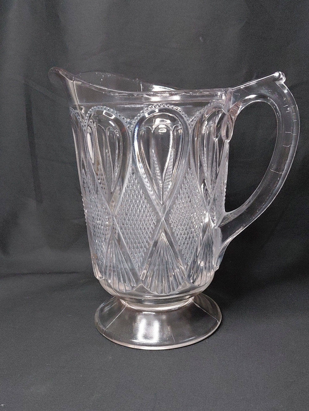 US GLASS Pitcher Magnesium Glass?